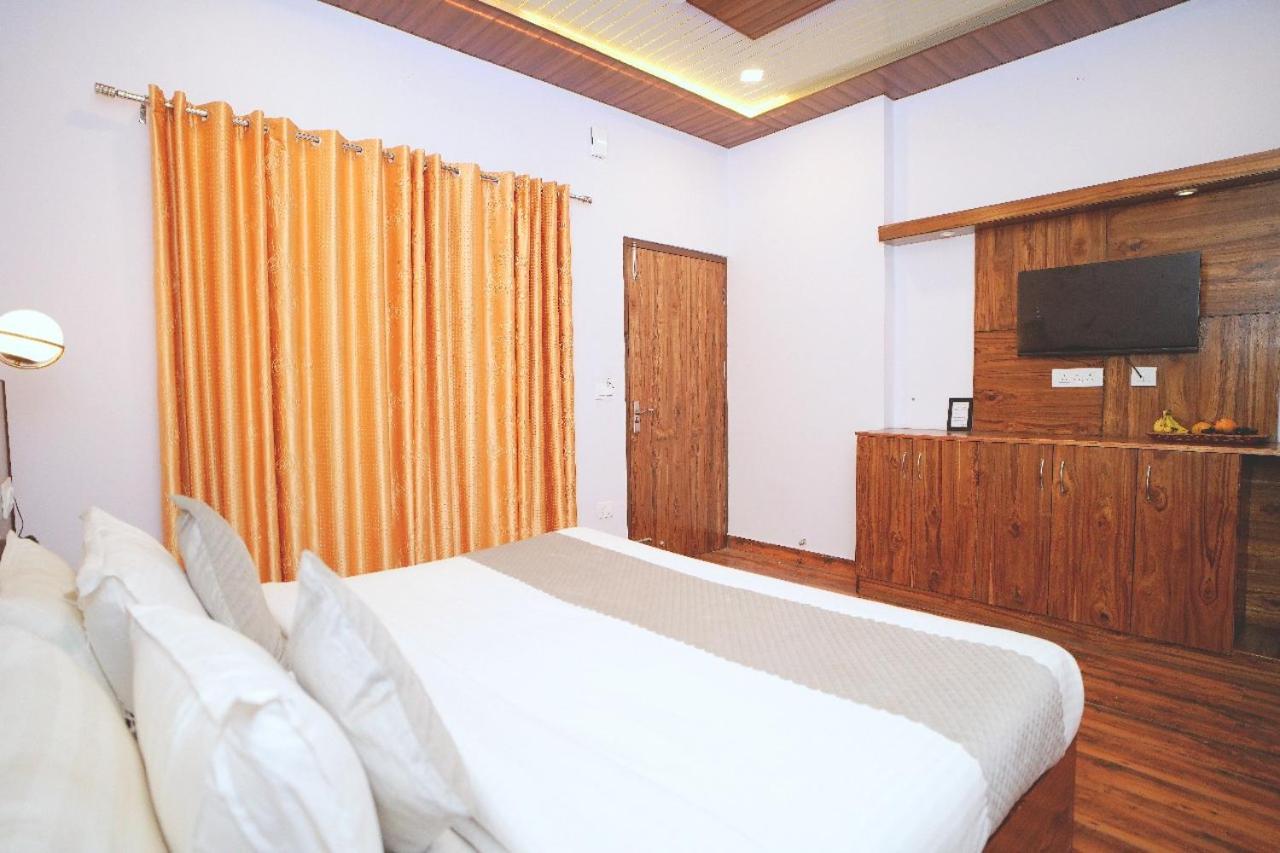Hotel Kasauli View Cafe Restaurant Open Terrace Mountain View Экстерьер фото