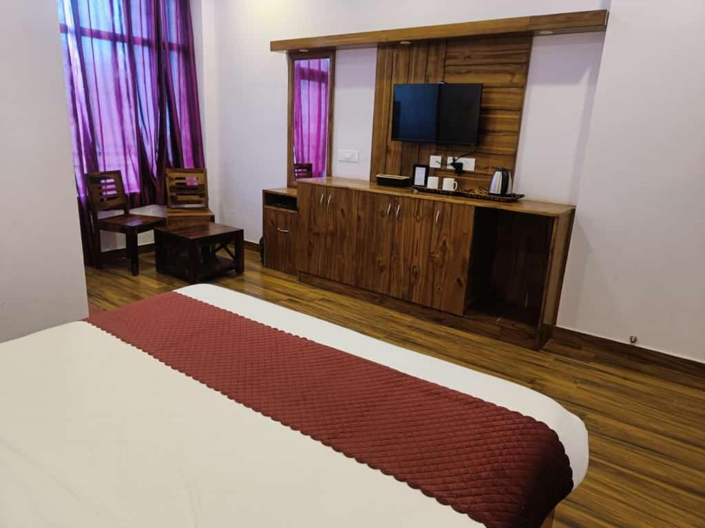 Hotel Kasauli View Cafe Restaurant Open Terrace Mountain View Экстерьер фото