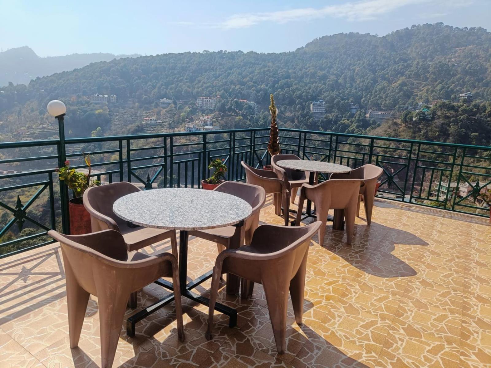 Hotel Kasauli View Cafe Restaurant Open Terrace Mountain View Экстерьер фото