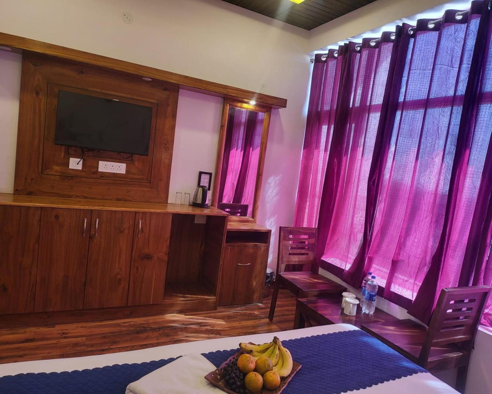 Hotel Kasauli View Cafe Restaurant Open Terrace Mountain View Экстерьер фото