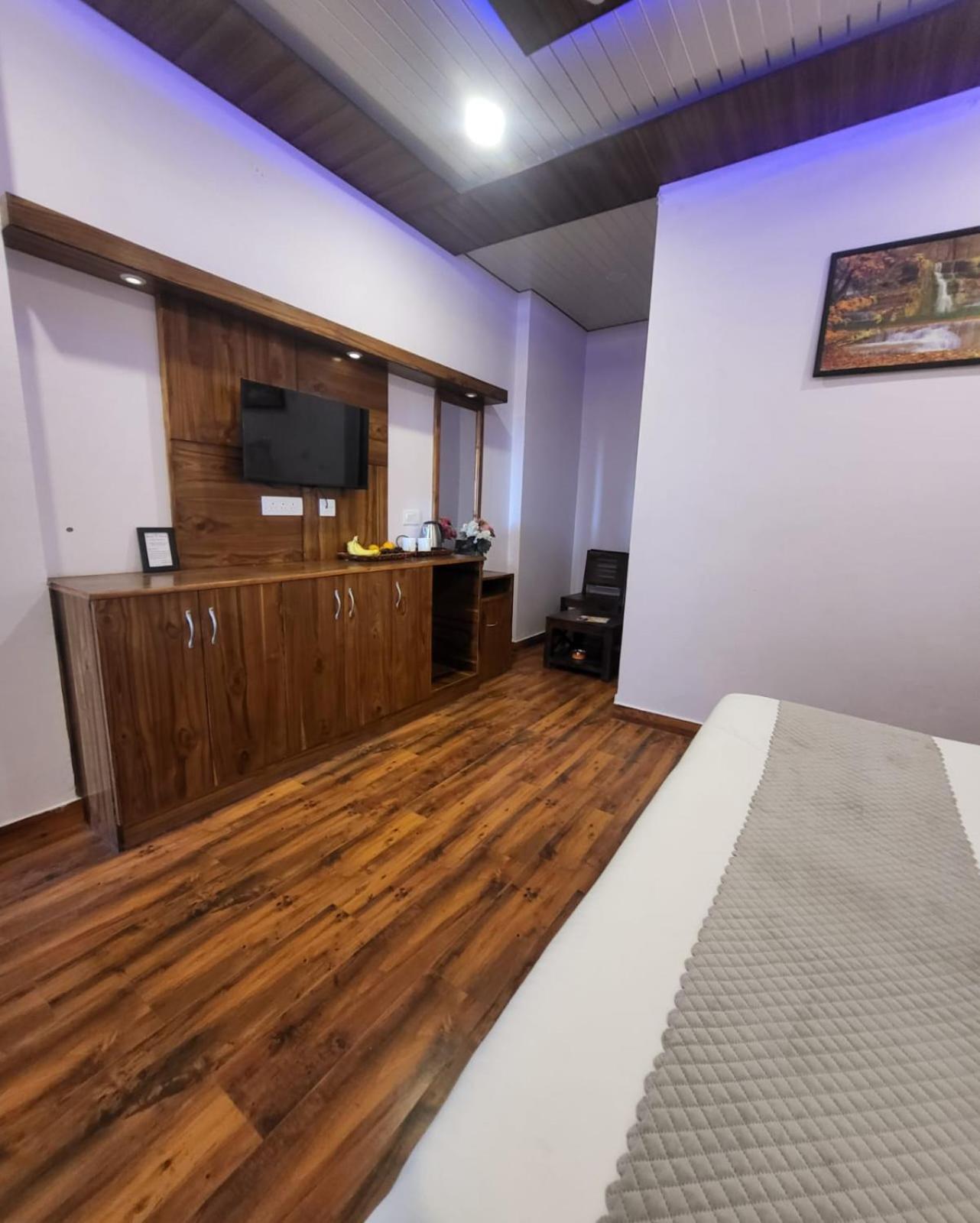 Hotel Kasauli View Cafe Restaurant Open Terrace Mountain View Экстерьер фото